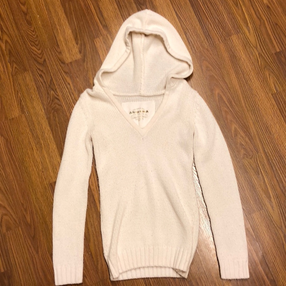 Medium white hooded sweater